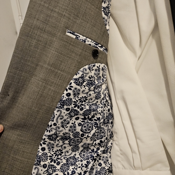 Custom made suit - Picture 2 of 5